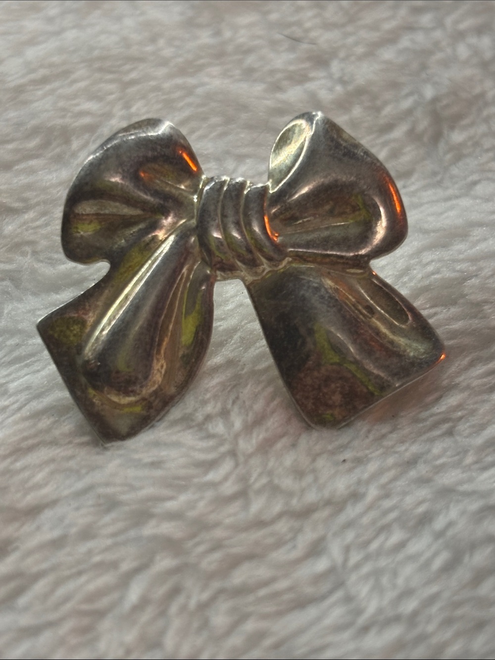 Silver Bow-Shaped Fashion Brooch - Elegant Women’s Accessory